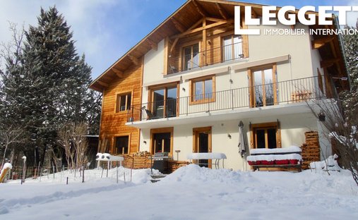 Chalet in Briançon, Provence-Alpes-Côte d'Azur, France 1