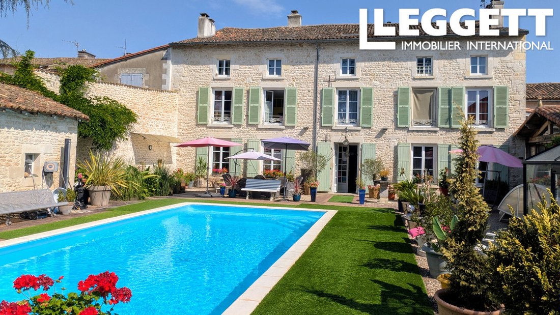 Villa in Valence-en-Poitou, Nouvelle-Aquitaine, France 1 - 15889534
