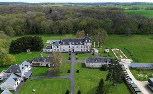 Indre: 19th Century Castle With Outbuildings