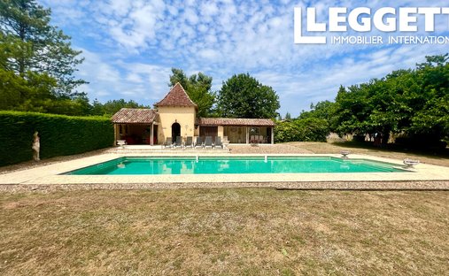 Castle for Sale in Saussignac, Nouvelle-Aquitaine, France