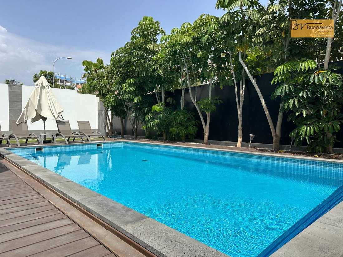 Villa in Los Cristianos, Canary Islands, Spain 1 - 16548857