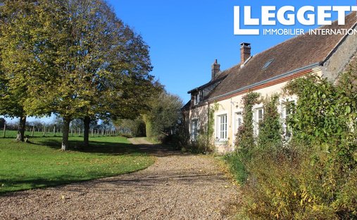 Castle for Sale in Igé, Bourgogne-Franche-Comté, France