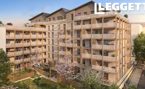 Castle for Sale in Saint-Julien-en-Genevois, Auvergne-Rhône-Alpes, France