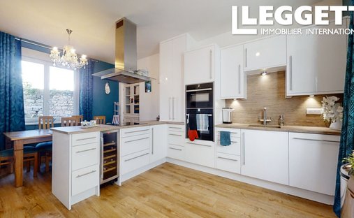 Sale Of A Castle In Guingamp, 693m² 26 Rooms €1,659,000 Côtes D'armor