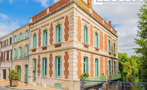 House in Pons, Nouvelle-Aquitaine, France 1