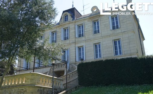 Castle in Saint-Sulpice-de-Faleyrens, Nouvelle-Aquitaine, France 1