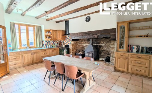 Castle for Sale in Saint-Yrieix-la-Perche, Nouvelle-Aquitaine, France