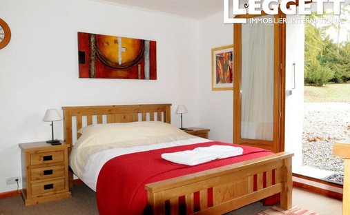 Castle for Sale in Saint-Pierre-d'Argençon, Provence-Alpes-Côte d'Azur, France