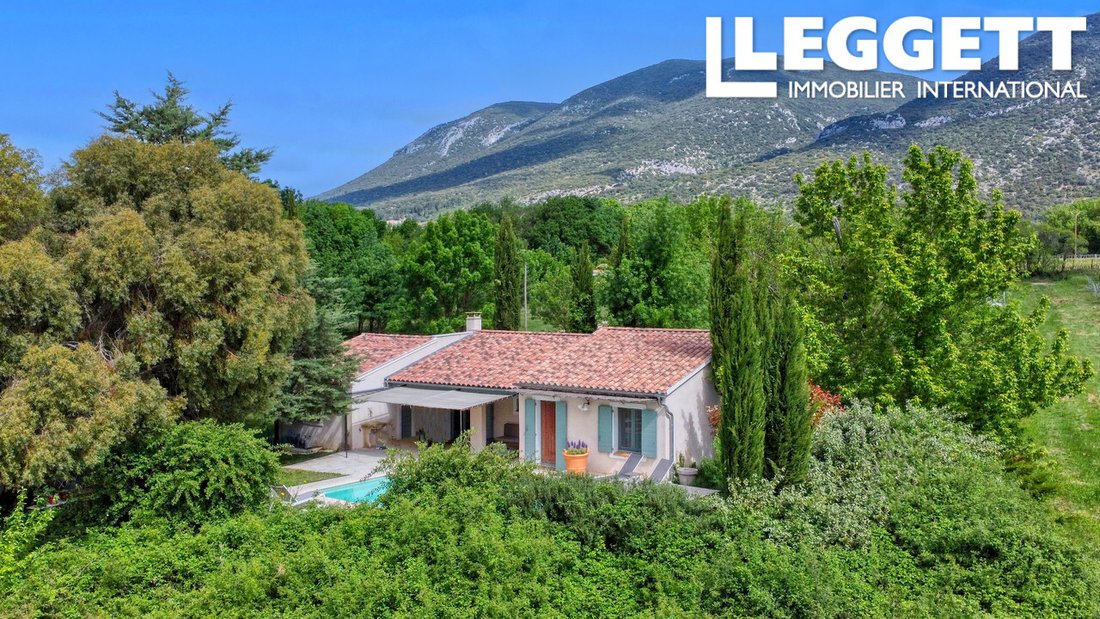 Chalet in Rustrel, Provence-Alpes-Côte d'Azur, France 1 - 15765998