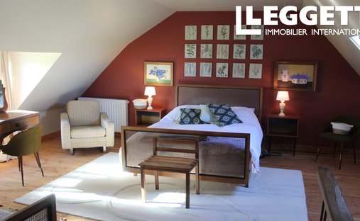 Castle for Sale in Igé, Bourgogne-Franche-Comté, France