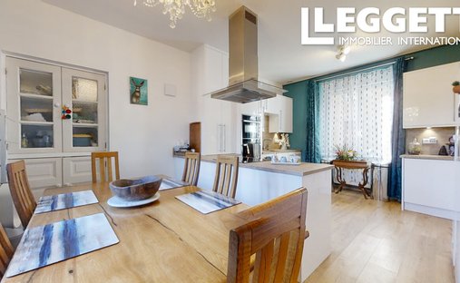 Sale Of A Castle In Guingamp, 693m² 26 Rooms €1,659,000 Côtes D'armor