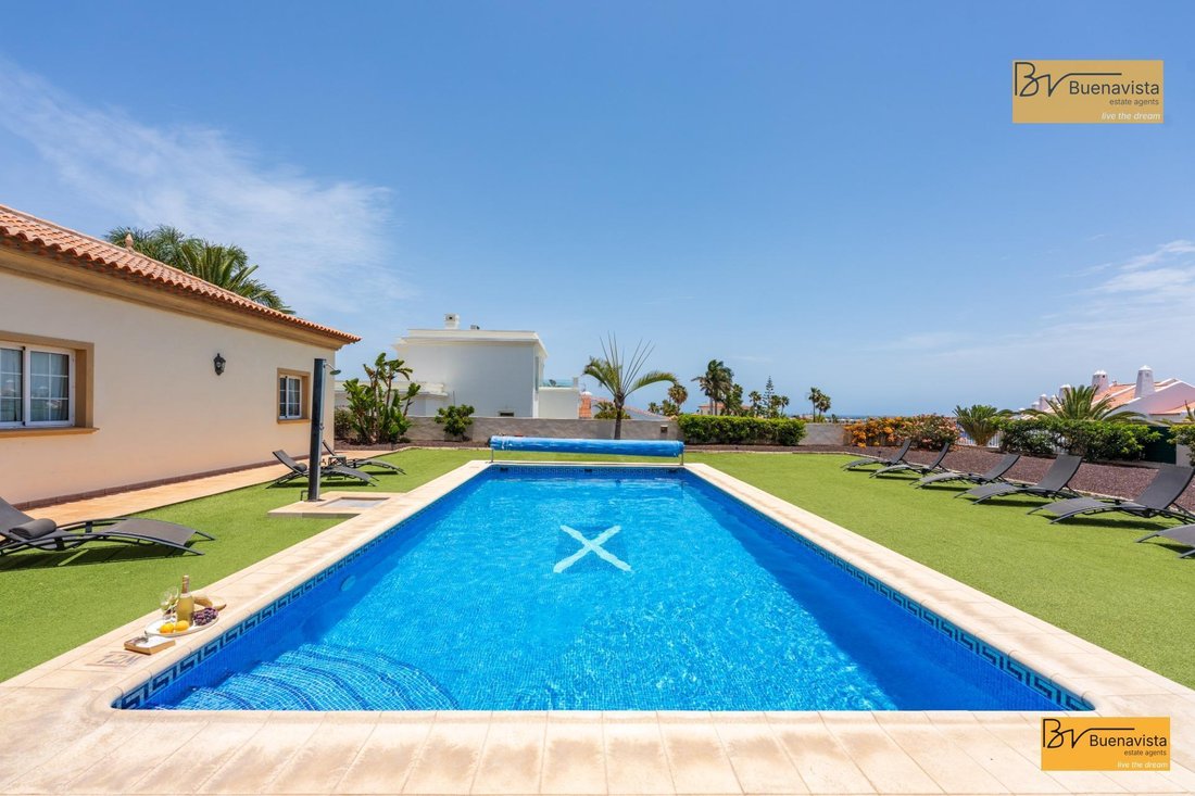 Villa in San Miguel de Abona, Canary Islands, Spain 1 - 16479567