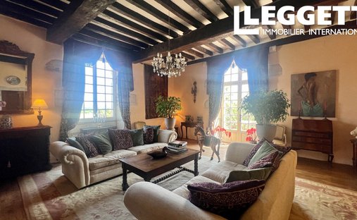 Castle for Sale in Saussignac, Nouvelle-Aquitaine, France