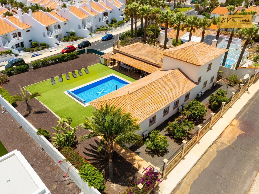 Villa in San Miguel de Abona, Canary Islands, Spain 2 - 16479567