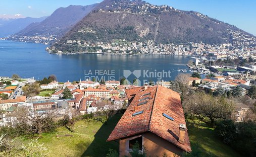 House in Western Lake Center, Como, Lombardy 1