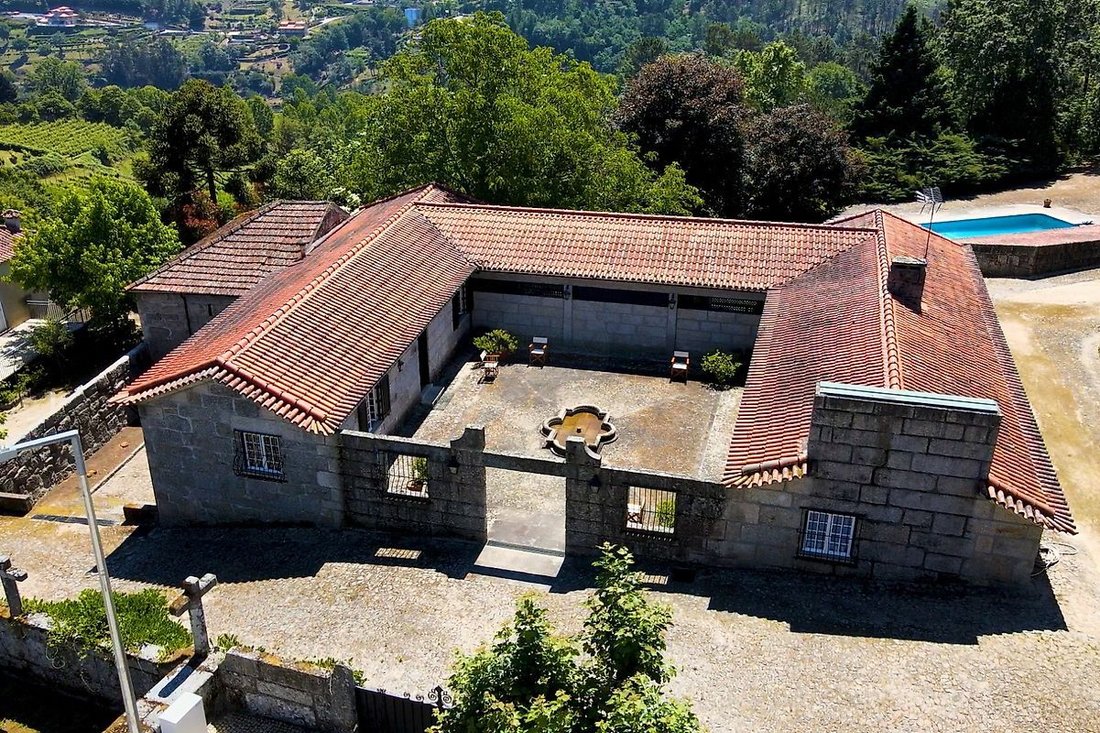 Villa in Santo Isidoro e Livracao, Porto District, Portugal 2 - 16661071