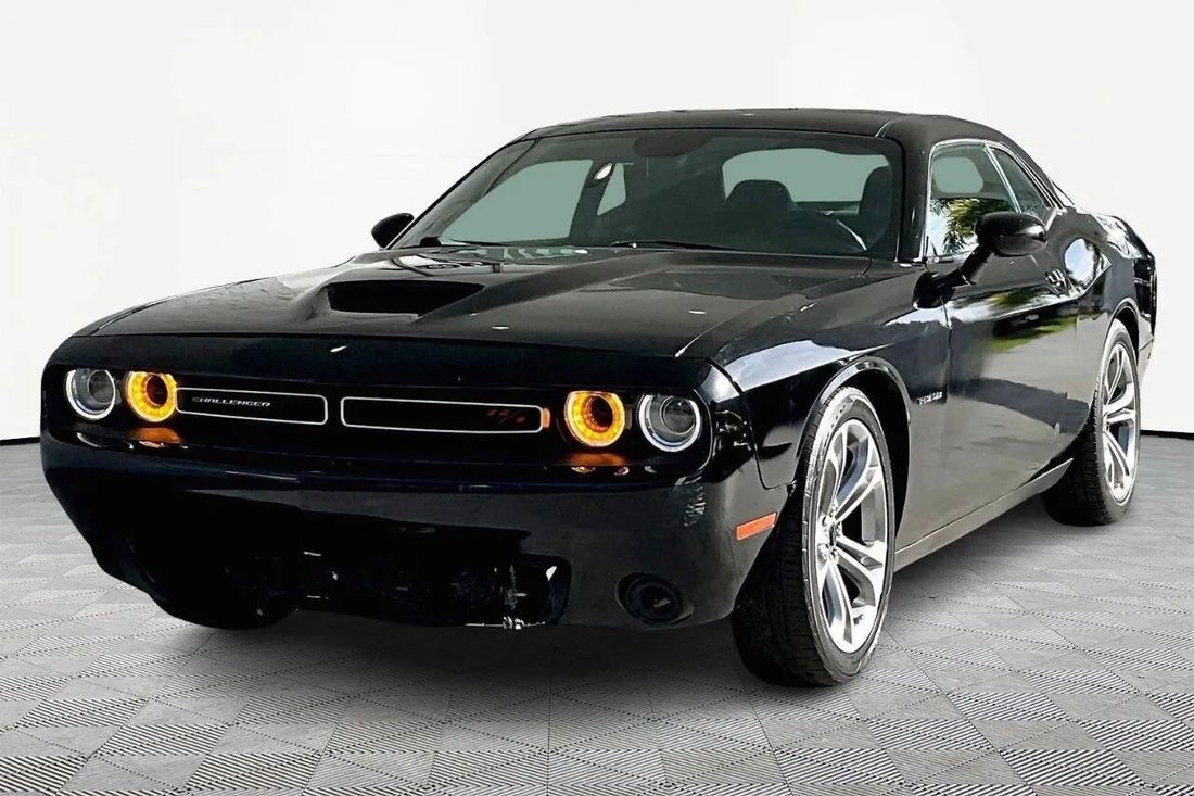 Coupe in Tampa, FL, United States 1 - 16650056