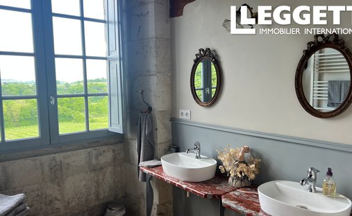 Castle for Sale in Saussignac, Nouvelle-Aquitaine, France