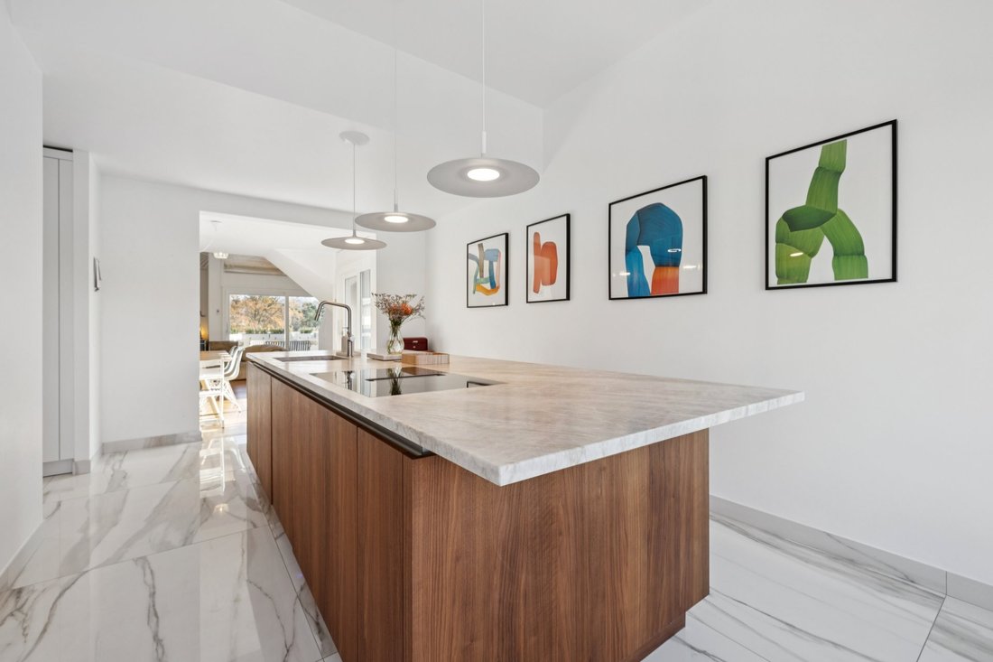 Elegant, Fully Renovated Penthouse Duplex Bathed In Light In The Heart Of Cologny.