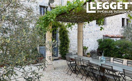 Castle for Sale in Saussignac, Nouvelle-Aquitaine, France