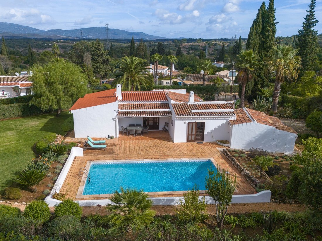 Villa in Mexilhoeira Grande, Algarve, Portugal 1 - 16661398