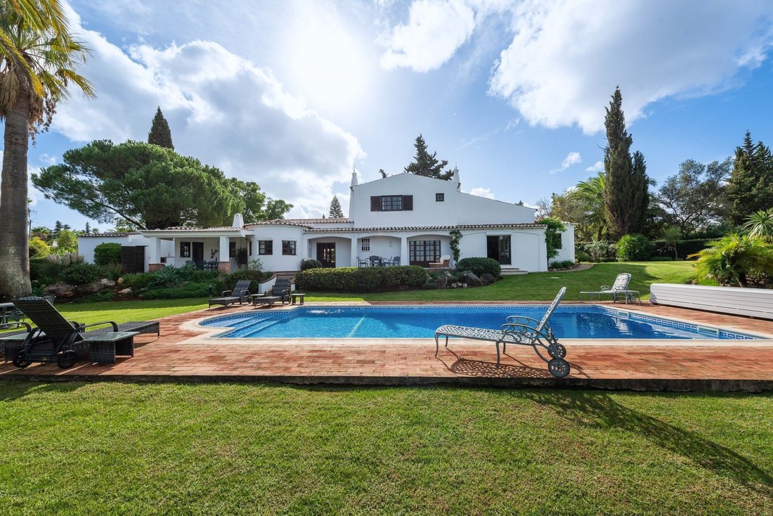 Villa in Mexilhoeira Grande, Algarve, Portugal 1 - 16661425