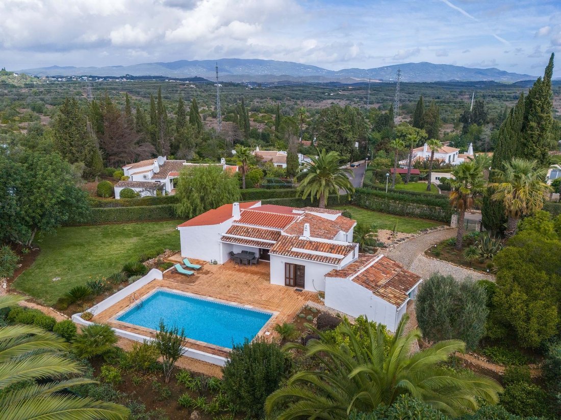 Villa in Mexilhoeira Grande, Algarve, Portugal 2 - 16661398