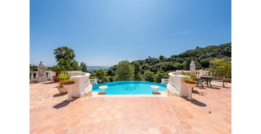 Villa in Centre, Vallauris, France 3 - 16663696