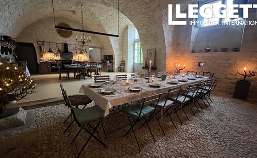 Castle for Sale in Saussignac, Nouvelle-Aquitaine, France