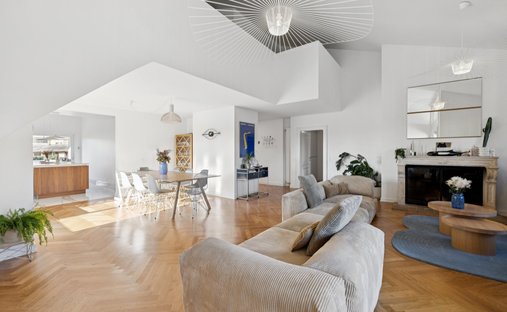 Castle Life At Your Fingertips