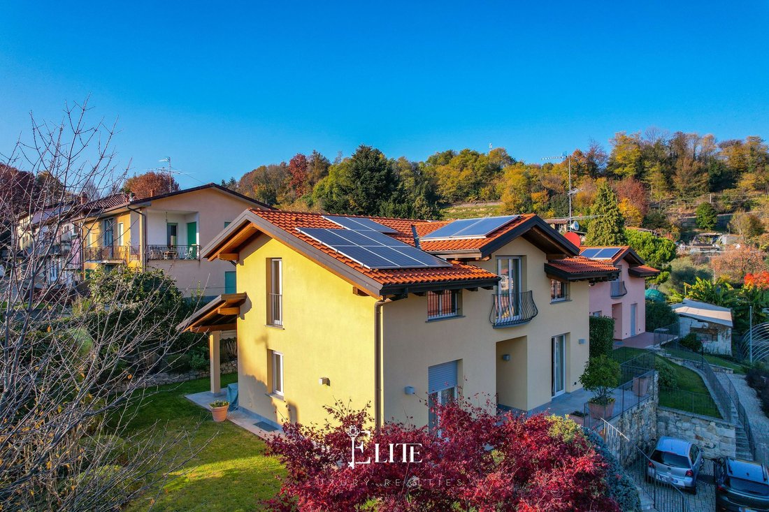 Villa in Laveno-Mombello, Lombardy, Italy 2 - 16661238