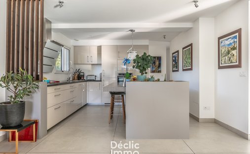 Castle for Sale in Bouliac, Nouvelle-Aquitaine, France