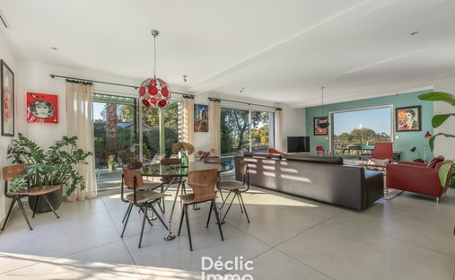 Castle for Sale in Bouliac, Nouvelle-Aquitaine, France