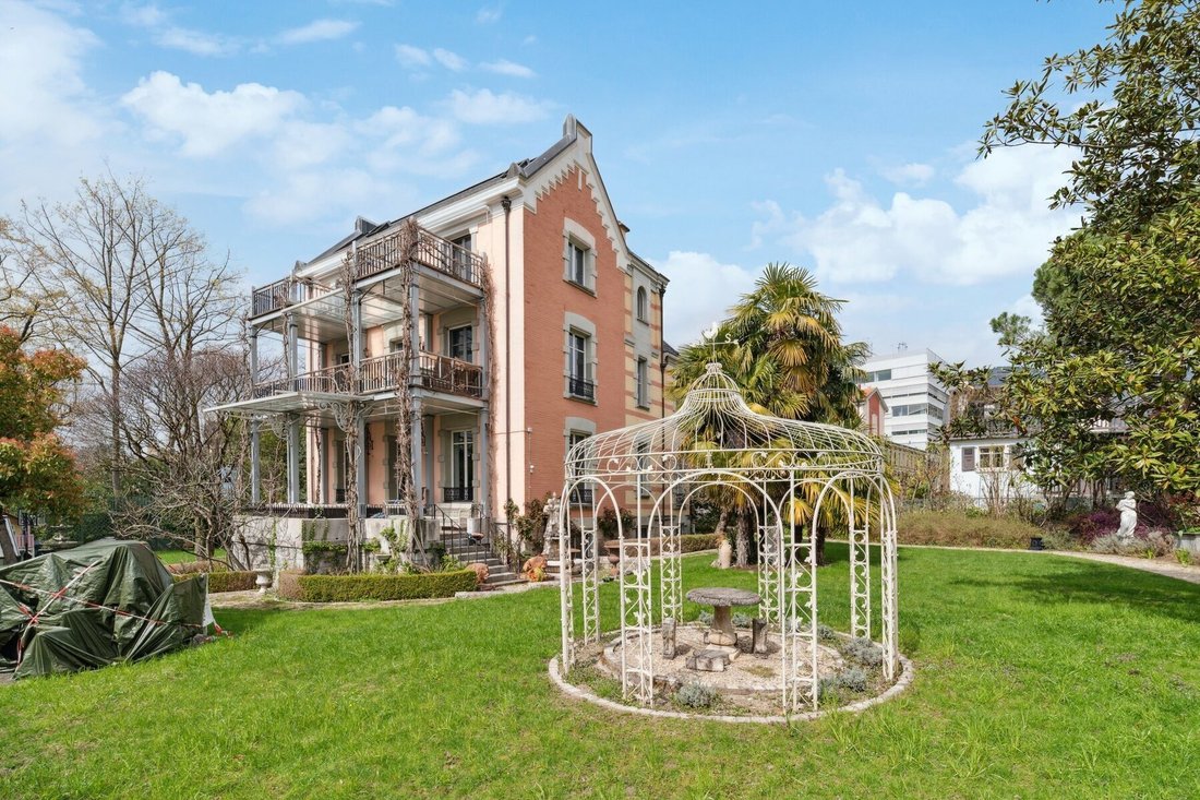 A Few Steps From The Lakefront, In The Popular Villas Dubochet Area