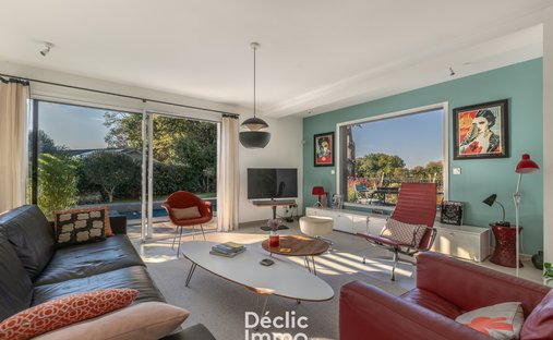 Castle for Sale in Bouliac, Nouvelle-Aquitaine, France