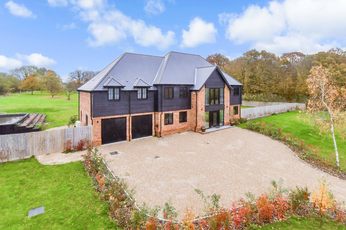 House in Ashford, England, United Kingdom 1 - 16663430