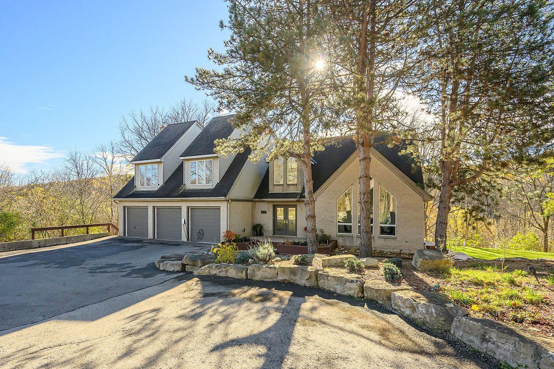 House in Hamilton, Ontario, Canada 3 - 16661268