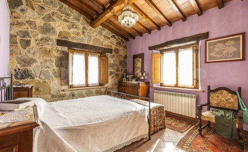 Castle for Sale in Castiglione d'Orcia, Tuscany, Italy