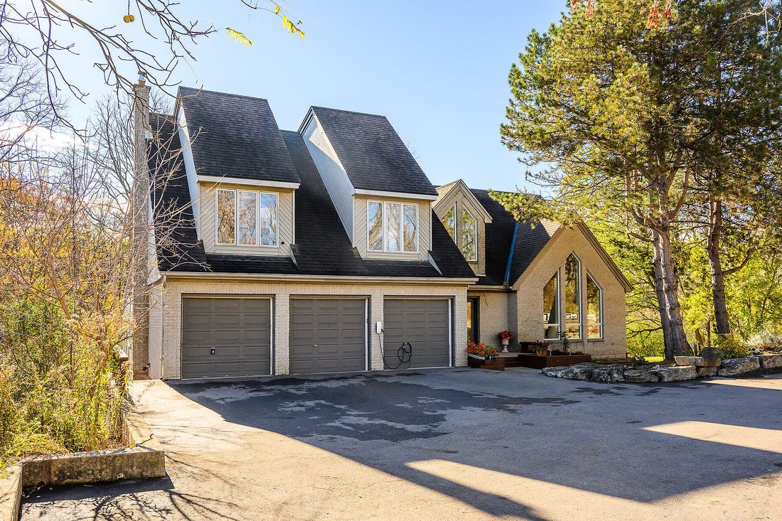House in Hamilton, Ontario, Canada 2 - 16661268