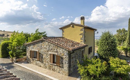 Castle for Sale in Castiglione d'Orcia, Tuscany, Italy