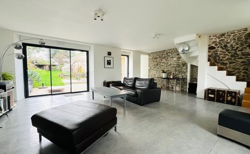 House in La Croix-Jeannette, Bouguenais, France 1