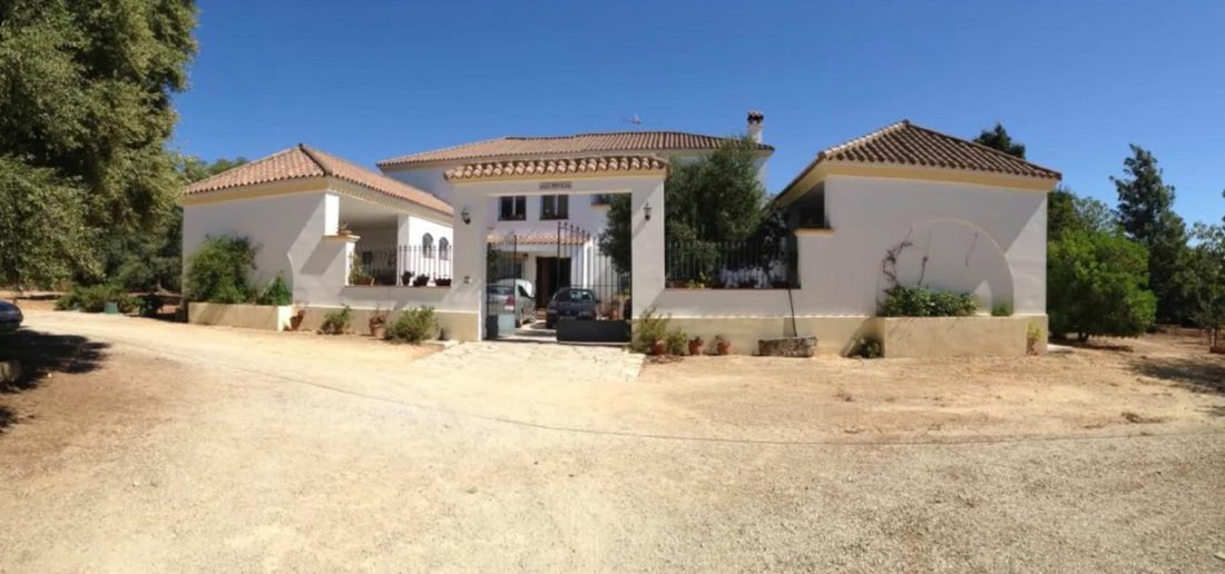 Finca in El Bosque, Andalusia, Spain 2 - 16661935