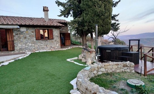 Castle for Sale in Castiglione d'Orcia, Tuscany, Italy