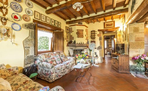 Castle for Sale in Castiglione d'Orcia, Tuscany, Italy