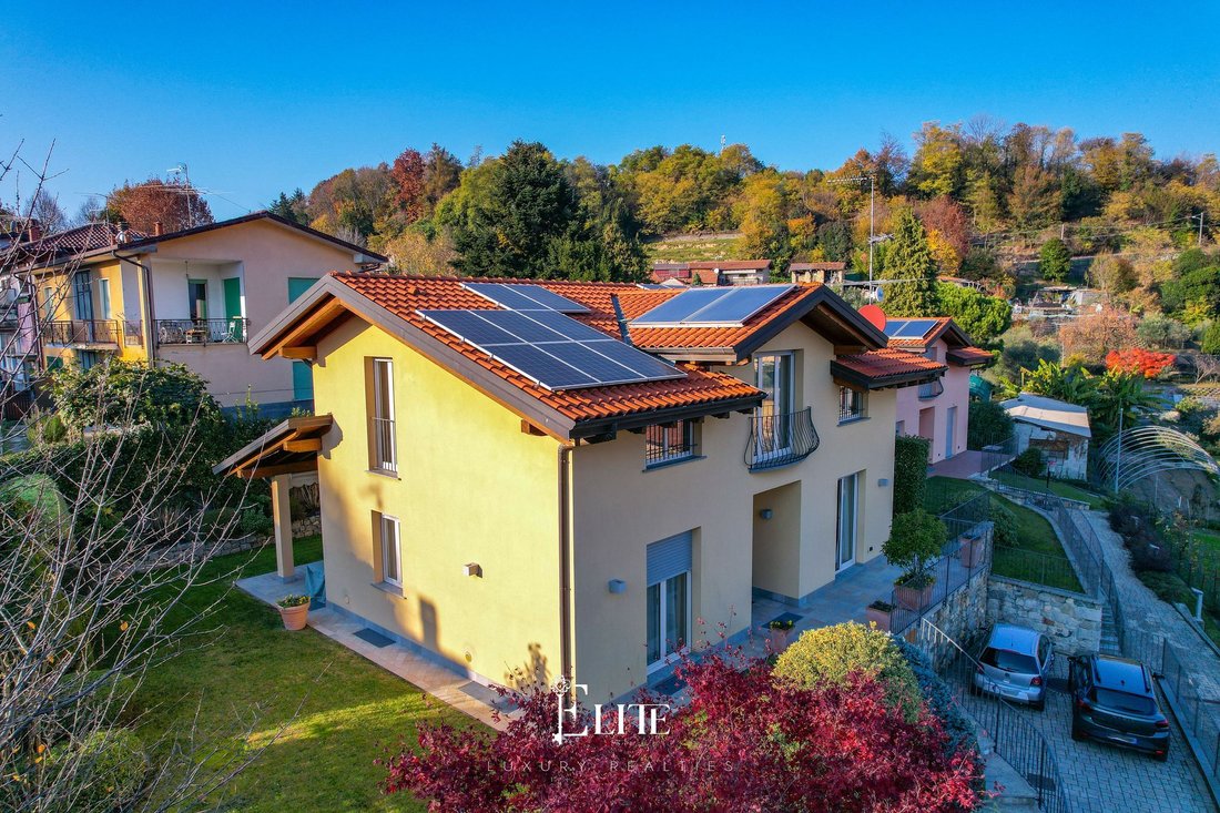 Villa in Laveno-Mombello, Lombardy, Italy 1 - 16661238
