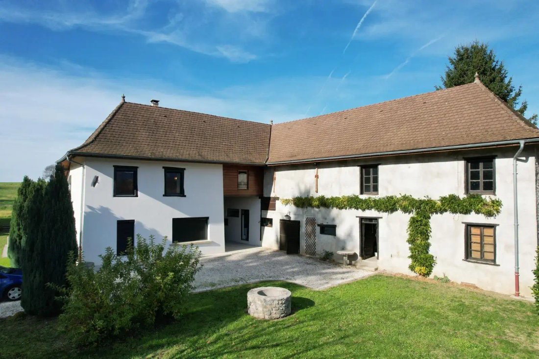 Estate in Romagnieu, Auvergne-Rhône-Alpes, France 2 - 16474536