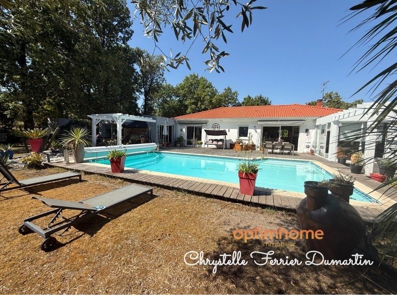 Villa in Centre, Carbon-Blanc, France 2 - 16661412
