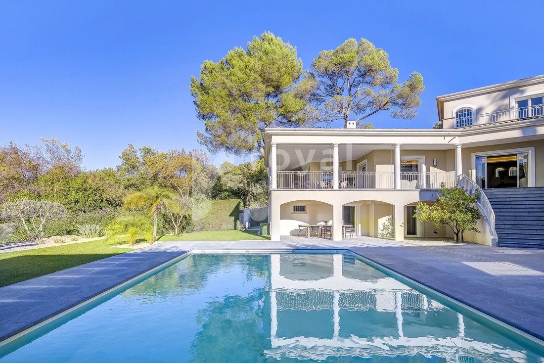 Villa in Mougins, Provence-Alpes-Côte d'Azur, France 2 - 14945803