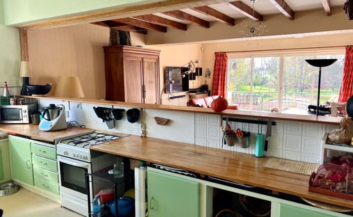 Castle for Sale in Saint-Jean-d'Angély, Nouvelle-Aquitaine, France