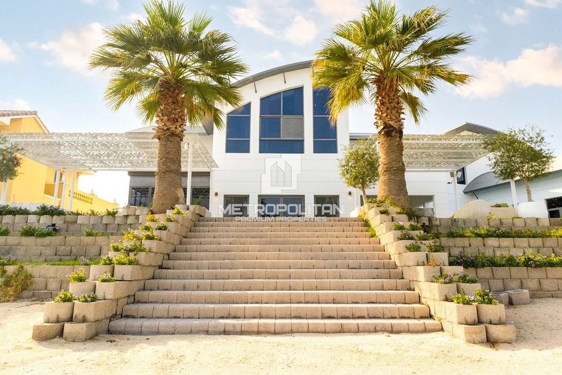 Villa in Palm Jumeirah, Dubai, United Arab Emirates 1 - 15944763